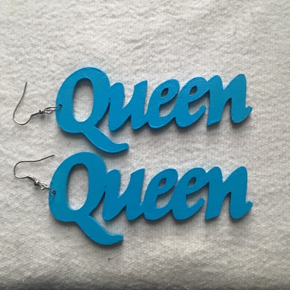👑🆕 Queen Earrings 🆕👑 - Picture 3 of 4